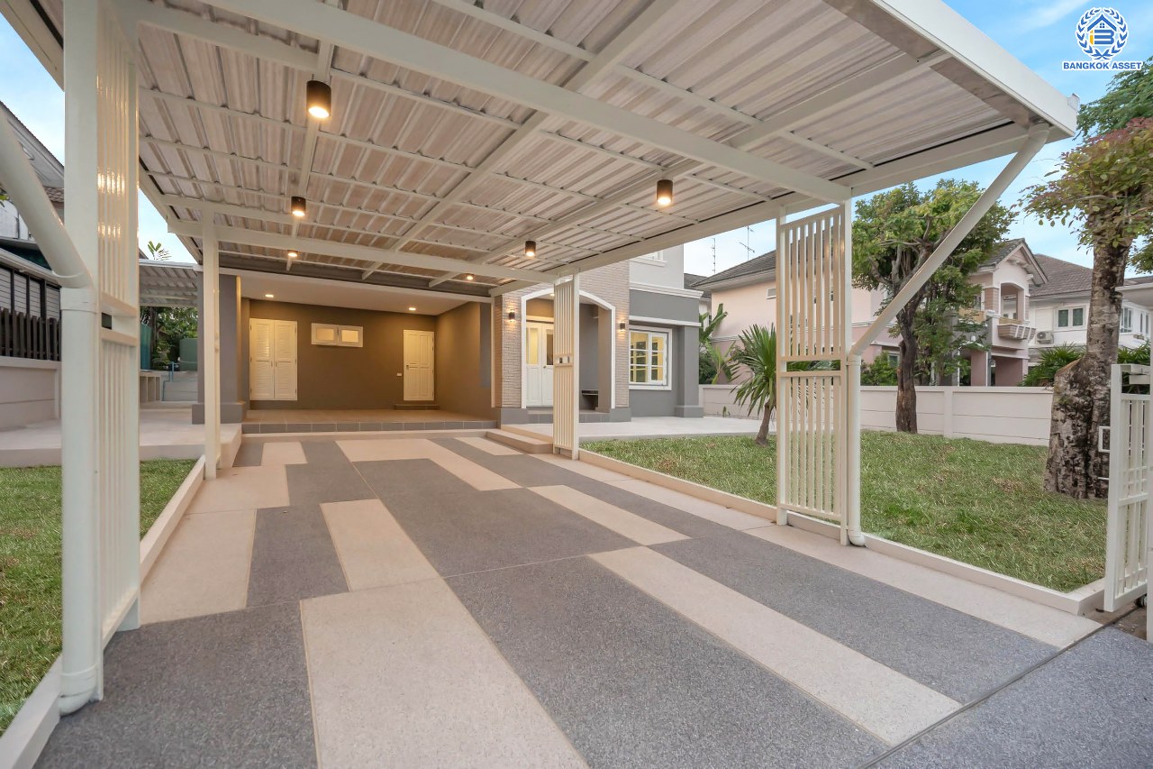 บ้านมือสองตกแต่งใหม่ โครงการ ราชพฤกษ์ บางบอน4 ตกแต่งหรูหรา เนื้อที่ 100.5 ตร.ว. ฟังก์ชัน 3 ห้องนอน 3 ห้องน้ำ จอดรถได้ 2 คัน พื้นที่ใช้สอย 343.94 ตร.ม. บนทำเลศักยภาพ เชื่อมต่อหลายเส้นทาง ใกล้เดอะมอลล์บางแค จุดขึ้นทางด่วน "พระราม2" และรถไฟฟ้าสายสีน้ำเงิน "สถานีหลักสอง"